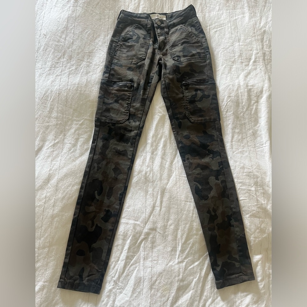 Kancan camo jeans size 23 nwot